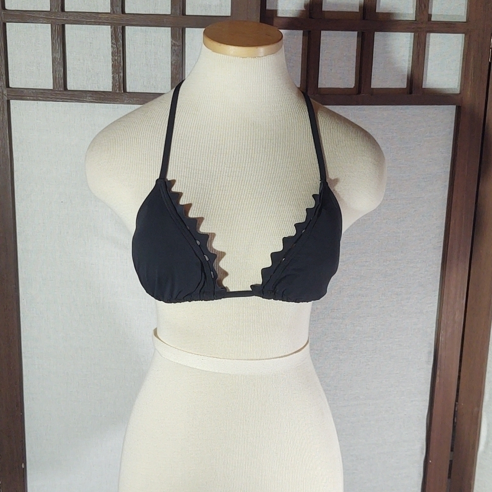 Vince Camuto Sea Scallops Swim Black String Bikini Top with Scalloped Trim Sz M